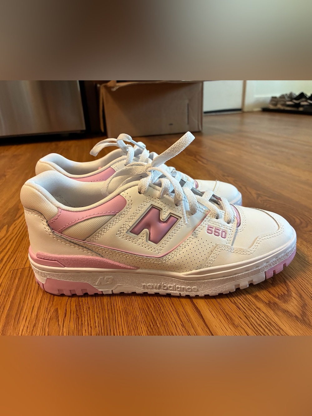 New Balance 550 White Bubblegum Pink